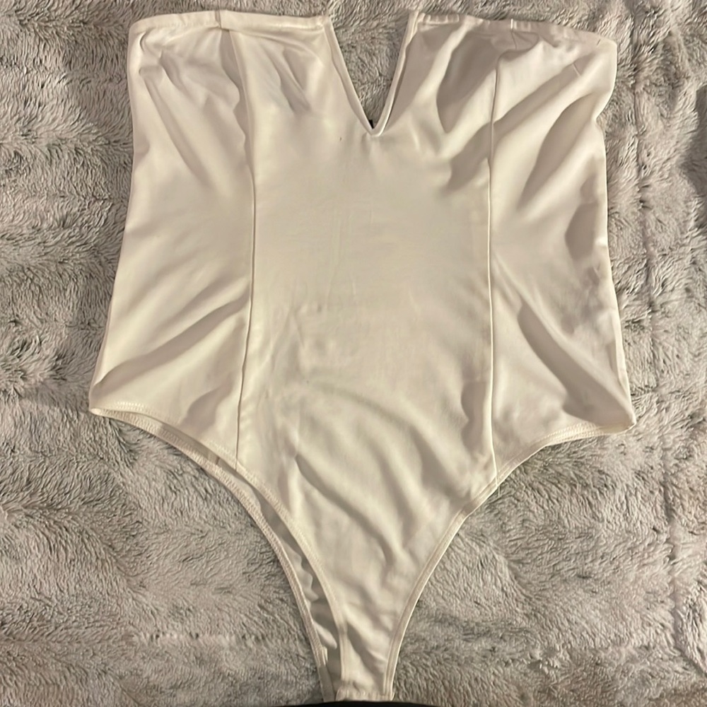 White Body Suit with a Sweet Heart Neckline 🤍